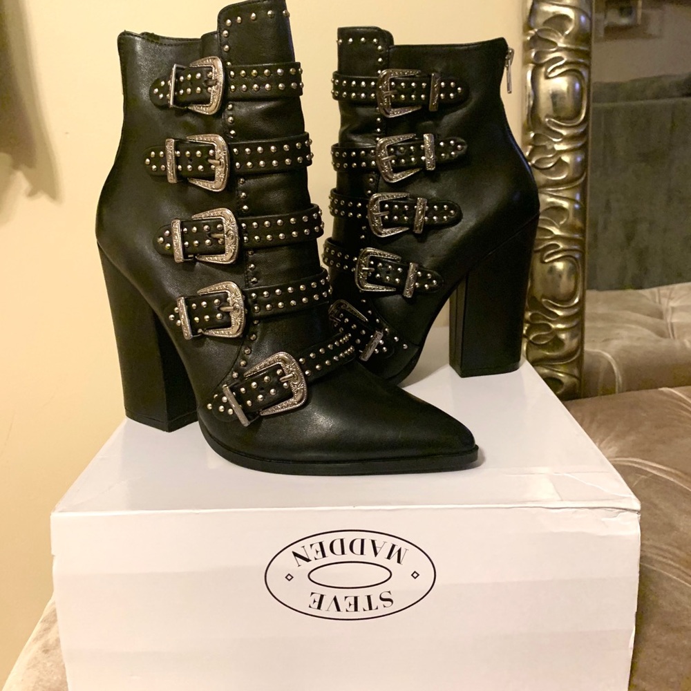 🎉HP🎉 NIB STEVE MADDEN comet leather buckle boots